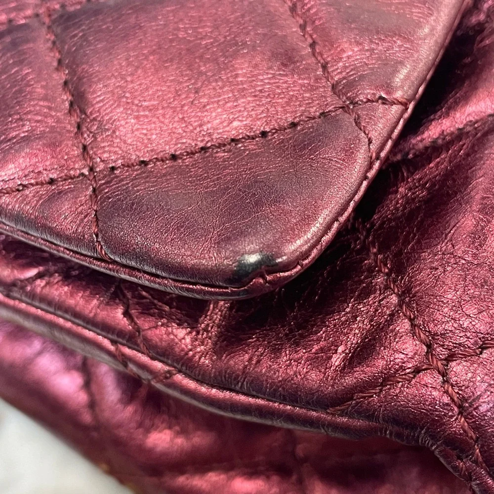 CHANEL stylish quilted